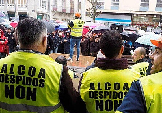 Manifestación de trabajadores en contra de los despidos en Alcoa.
