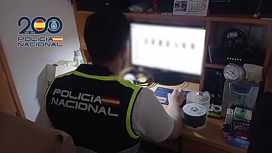Un exmilitar y un profesor de secundaria, entre los 61 detenidos por la Policía por pornografía infantil