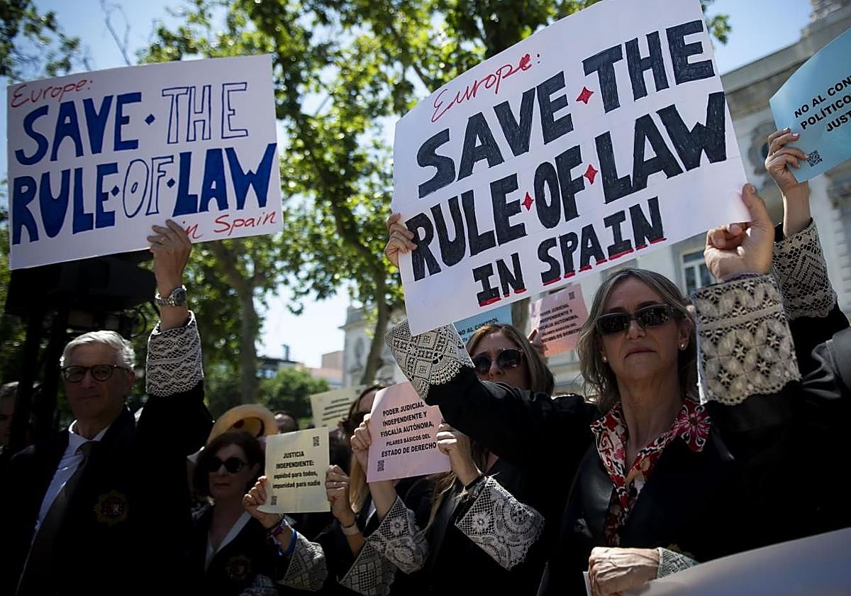 Jueces concentrados este sábado frente al la sede del Tribunal Supremo contra la 'ley Bolaños'.