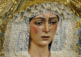 Los devotos de la Esperanza Macarena de Sevilla siguen divididos sobre la restauración