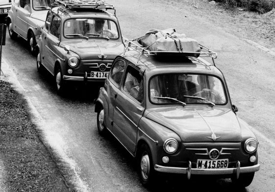 El Seat 600, o «pelotilla» era el rey de las carreteras
