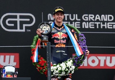 José Antonio Rueda triunfa en una accidentada carrera de Moto3