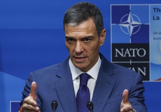 Pedro Sánchez comparece tras la cumbre de la OTAN celebrada esta semana en La Haya.