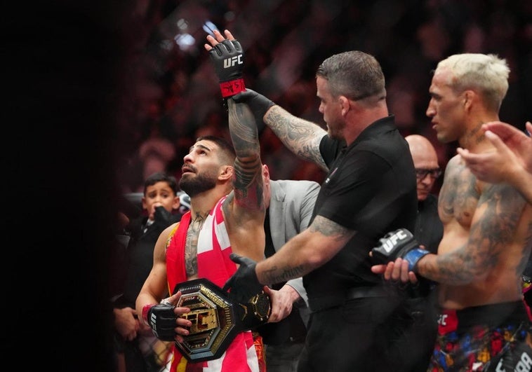 Ilia Topuria se convierte en campeón de peso ligero tras noquear a Charles Oliveira
