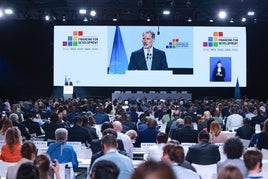 Felipe VI se dirige a los asistentes a la cumbre de Sevilla.