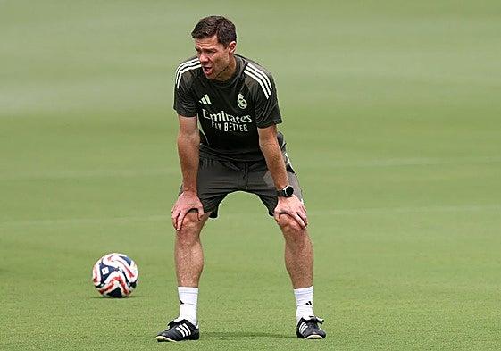 Xabi Alonso, durante el entrenamiento del Real Madrid de este lunes en Palm Beach.