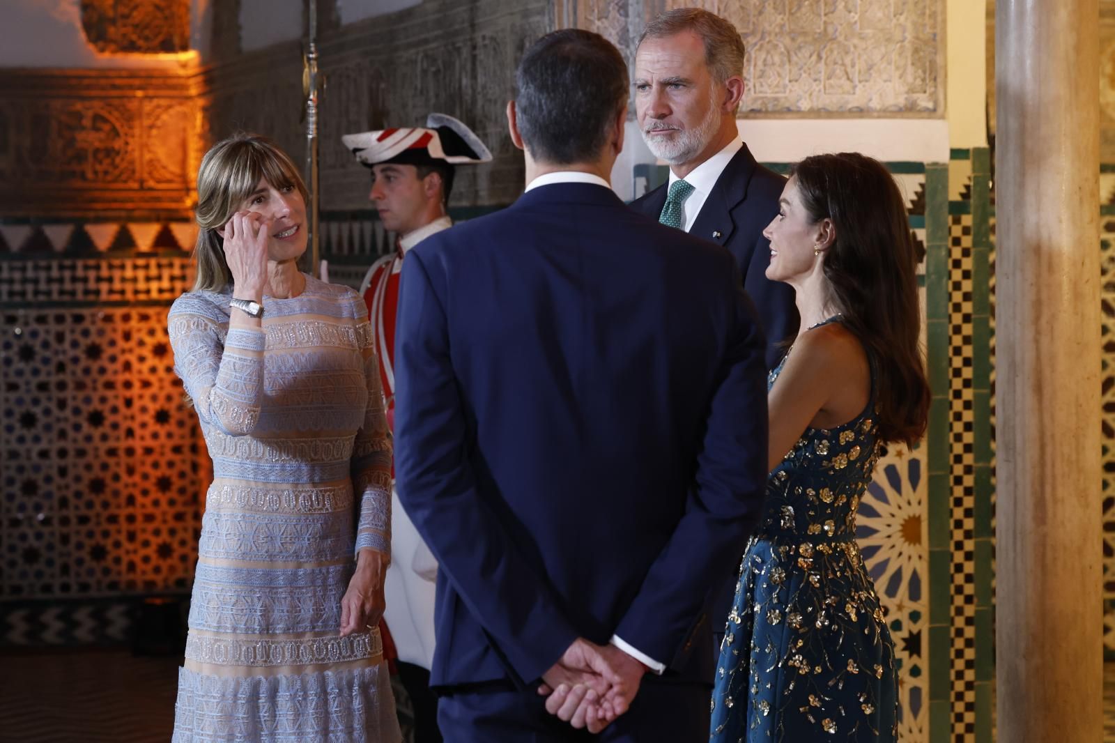 El rey Felipe VI y la reina Letizia reciben al presidente del Gobierno español, Pedro Sánchez, y a su mujer, Begoña López