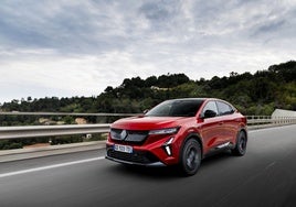 El Renault Rafale simboliza el paso de la marca a la gama superior, con motorización híbrida de 200 CV e híbrida enchufable de 300 CV