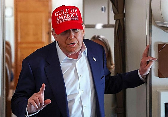 El presidente estadounidense, Donald Trump, a bordo del Air Force One.