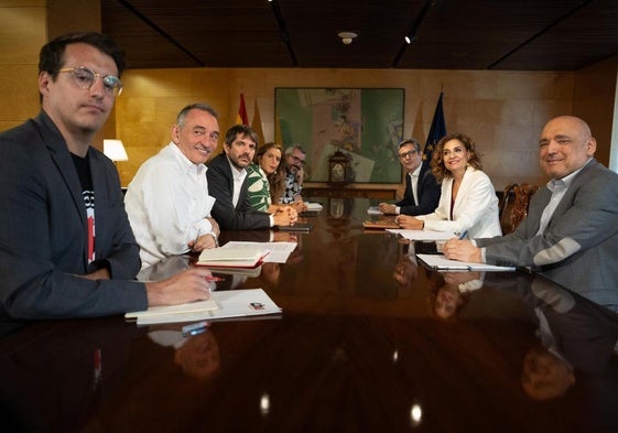 Reunión de Sumar y el PSOE.