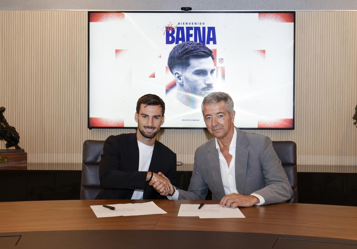 Álex Baena and Miguel Ángel Gil Marín during the contract signing.