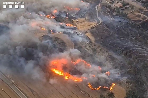 Foto aérea de los dos incendios simultáneos ocurridos este martes en la comarca de la Segarra, siendo el más importante el de Torrefeta y Florejacs.