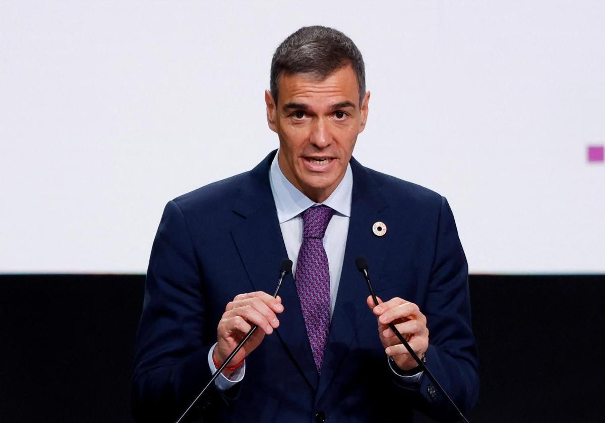 Sánchez carga contra Trump sin citarlo: «El...