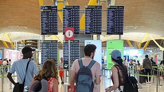 Consumo abre expediente sancionador a una nueva aerolínea 'low cost'