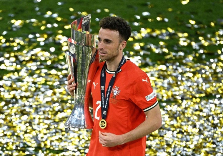 Mueren el futbolista del Liverpool Diogo Jota y su hermano tras salirse de la vía e incendiarse su Lamborghini en Zamora