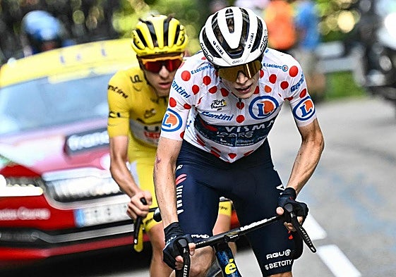 Jonas Vingegaard, por delante de Tadej Pogacar en la pasada edición del Tour de Francia.