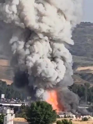 Incendio en fábrica de reciclado de pilas y baterías de vehículos con componentes de litio en Azuqueca de Henares