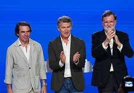 feijóo, junto a Aznar y Feijóo este viernes en Madrid.