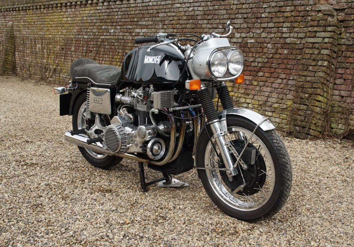 Around the NSU engine, a double cradle frame was crafted, inspired by Norton's Featherbed.