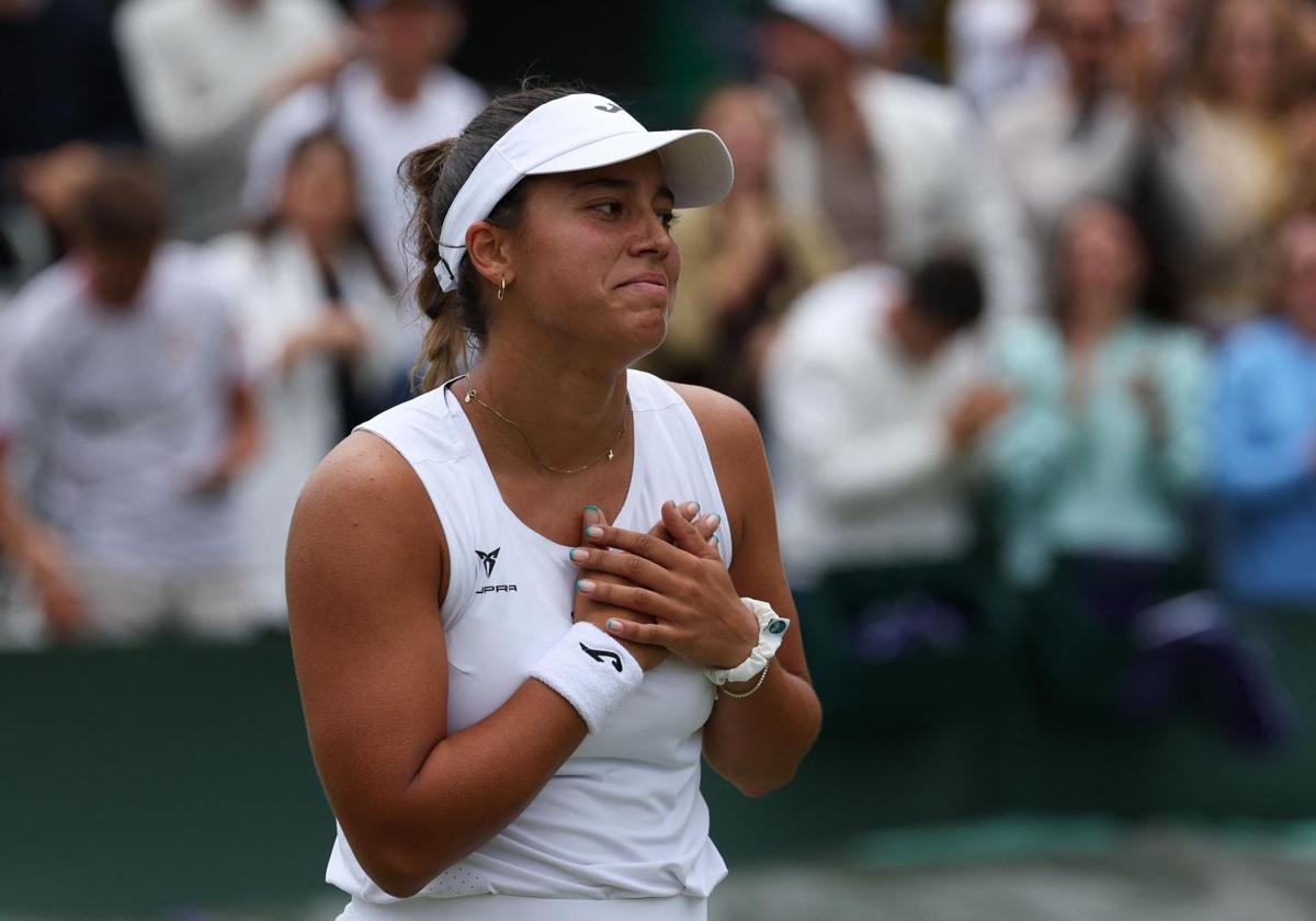 Jessica Bouzas celebrates her victory at Wimbledon against Dayana Yastremska.