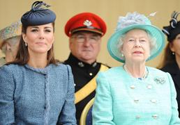 La joya favorita de la reina Isabel que no se atreve a llevar Kate Middleton: perlas, diamantes y un regalo muy caro