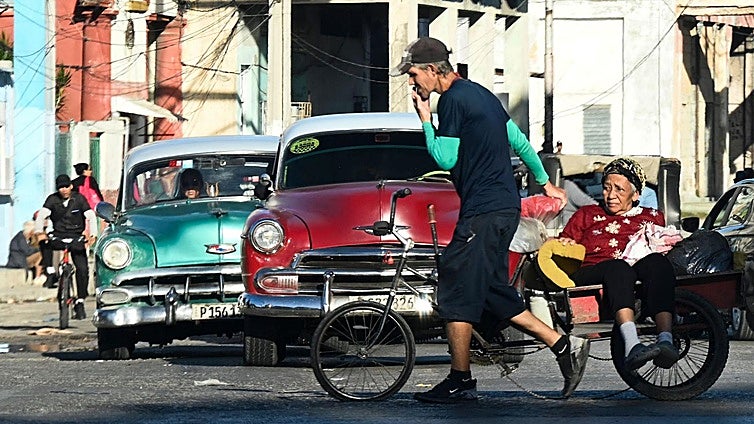 Trump eleva la presión sobre Cuba: prohíbe el turismo de estadounidenses en la isla y mantiene el embargo económico