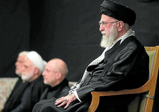 Jamenei acude a su primer acto público tras el ataque de Israel y EE UU a Irán