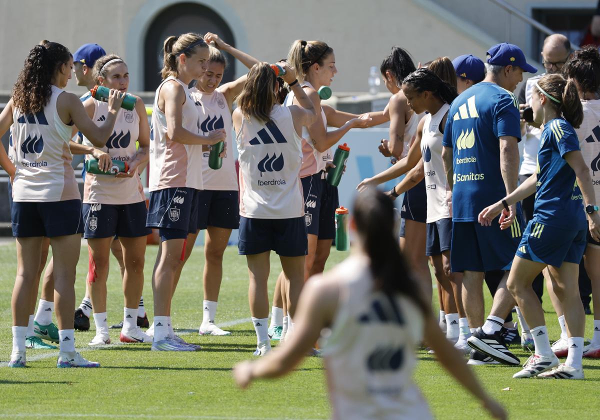 Spanish national team players during a training session in Lausanne.