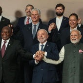 El presidente de Brasil, Luiz Inácio Lula da Silva, junto al primer ministro indio, Narendra Modi, y su homólogo sudafricano, Cyril Ramaphosa, en la cumbre de los BRICS.
