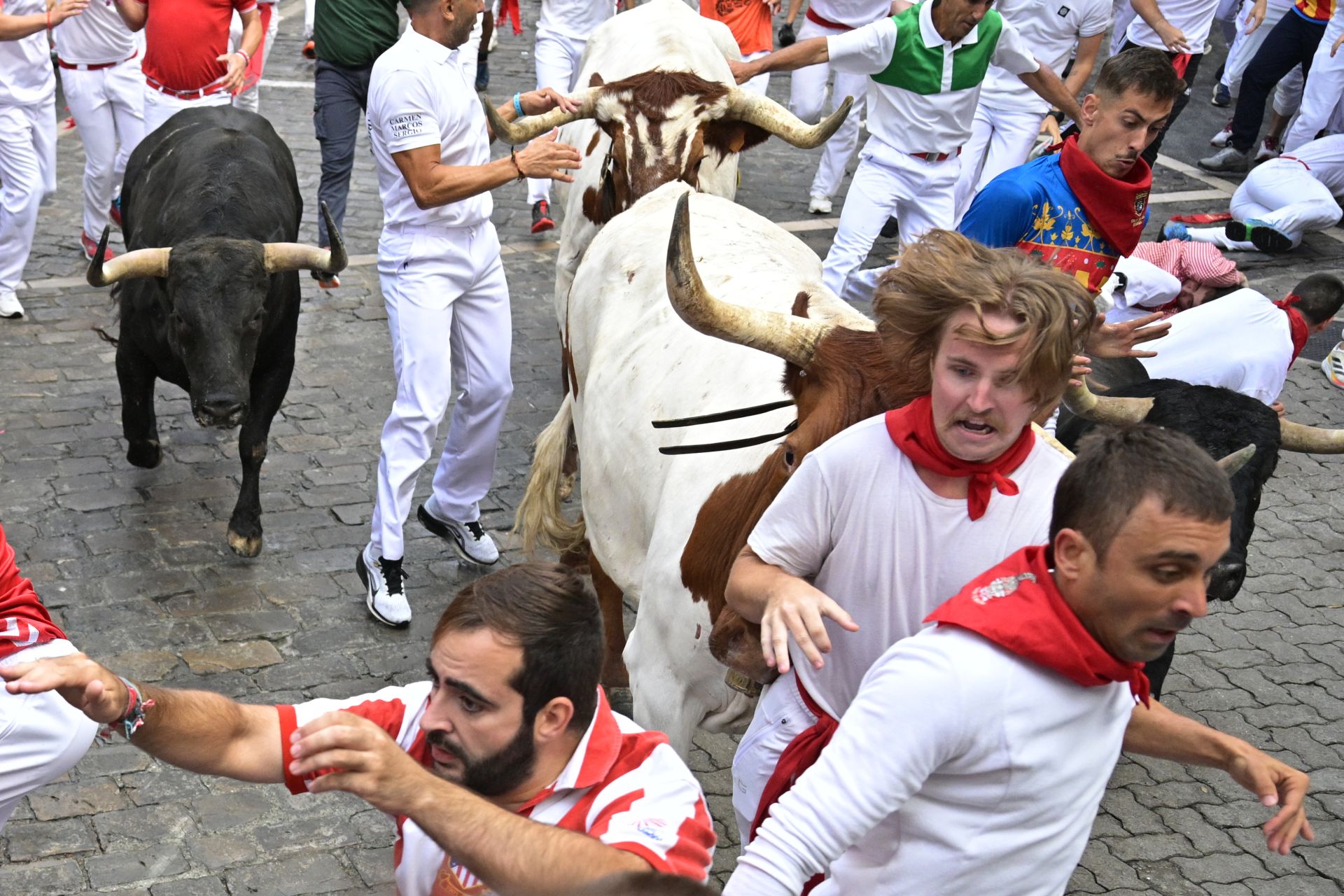 El primer encierro de los Sanfermines 2025 no ha dejado ningún herido por asta, pero sí cuatro trasladados, todos ellos por caídas y golpes, según el primer parte médico.