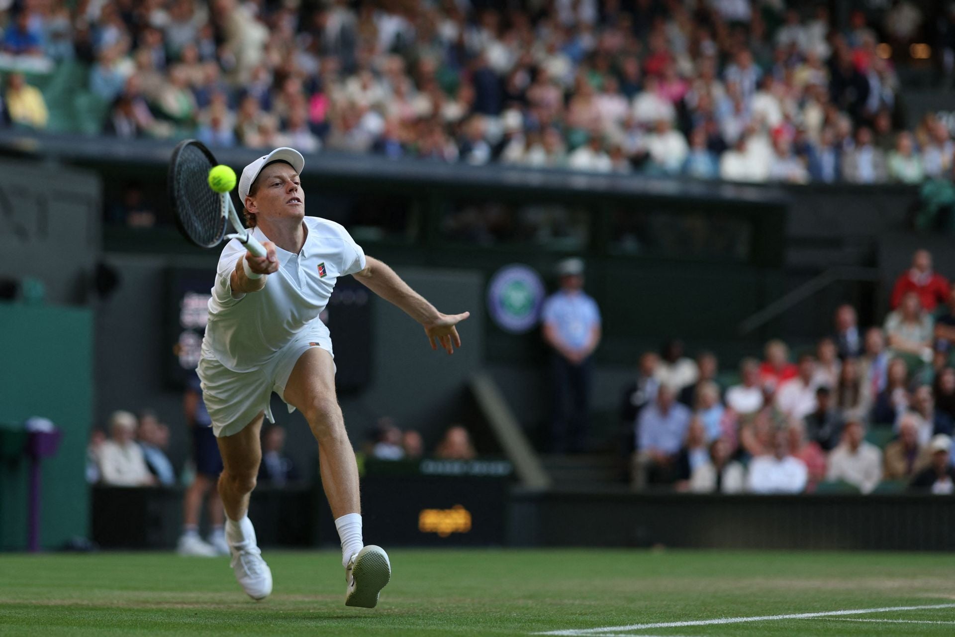 Jannik Sinner, Grigor Dimitrov'un zorla çekilmesinden önce oyunun bir mızrakında.