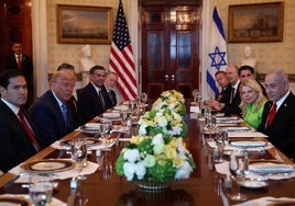 Trump y Netanyahu cenaron juntos en la Sala Azul de la Casa Blanca, donde hablaron sobre Gaza e Irán.