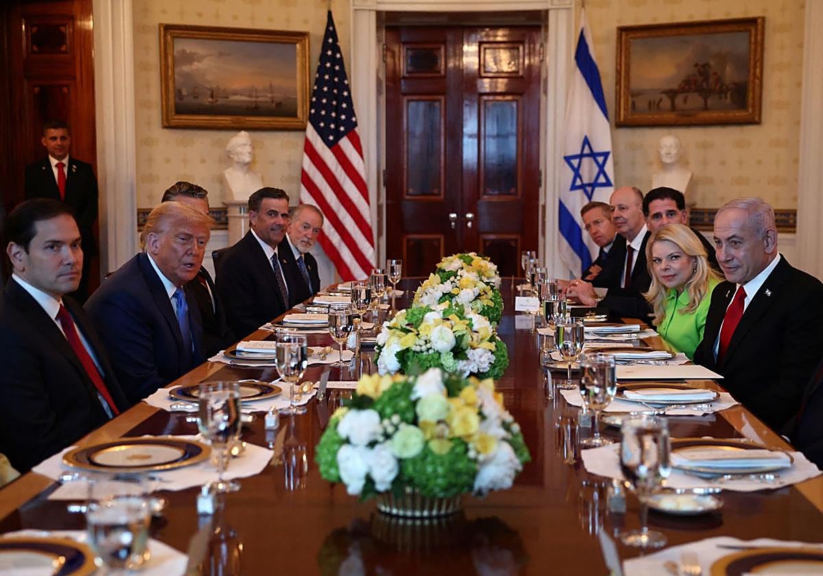 Trump y Netanyahu cenaron juntos en la Sala Azul de la Casa Blanca, donde hablaron sobre Gaza e Irán.