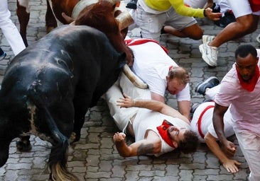 Un herido por asta en un largo y peligroso encierro protagonizado por un toro rezagado