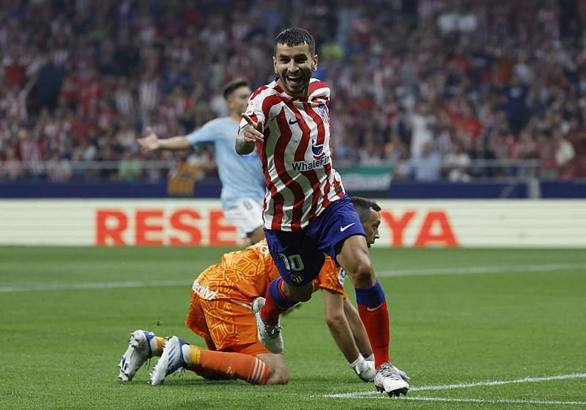 Ángel Correa celebra un gol ante el Celta de Vigo.