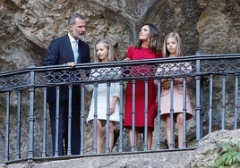 La familia real española en la Santa Cueva de Covadonga.