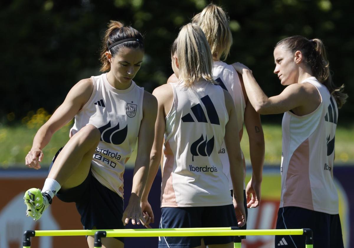 Las jugadoras de la selección española preparan el duelo del viernes contra Italia.