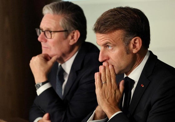 Keir Starmer y Emmanuel Macron participan este jueves por videoconferencia en una reunión de la OTAN desde el cuartel militar de Northwood.