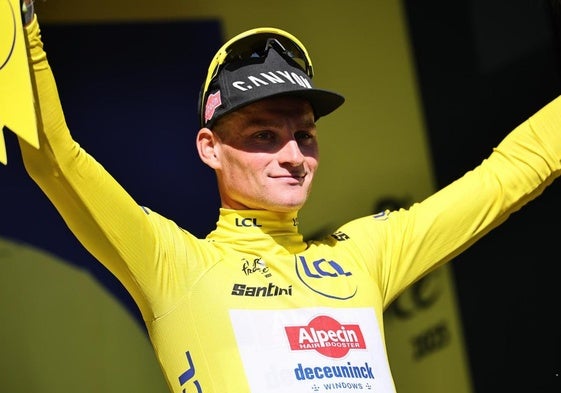 Mathieu van der Poel, tras enfundarse el maillot amarillo del Tour de Francia.