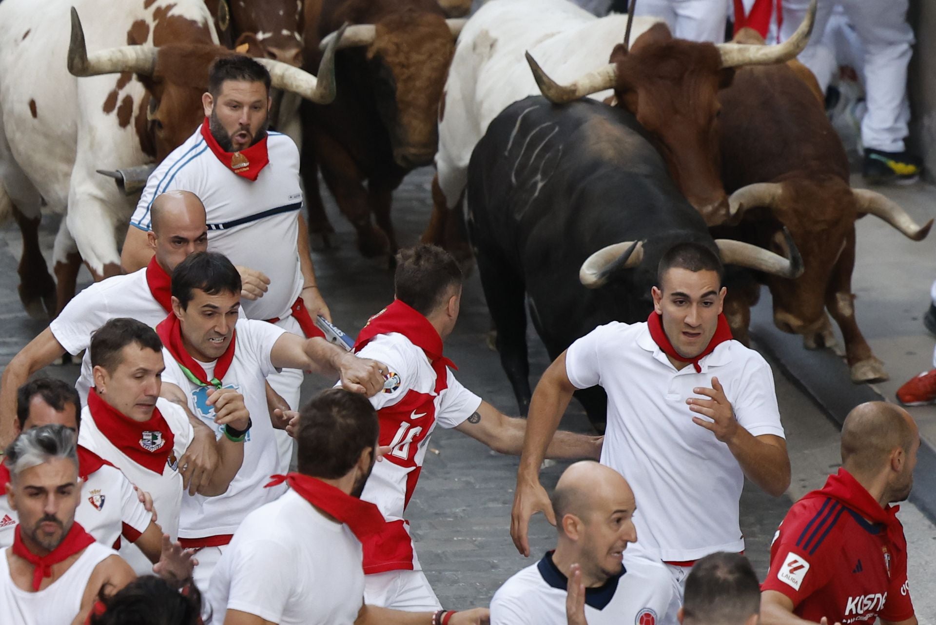 El encierro ha dejado algunas carretas preciosas con los toros a toda velocidad y los mozos intentando buscar huecos entre las astas.