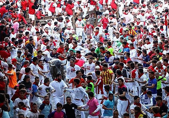 El sexto encierro de San Fermín 2025, en imágenes