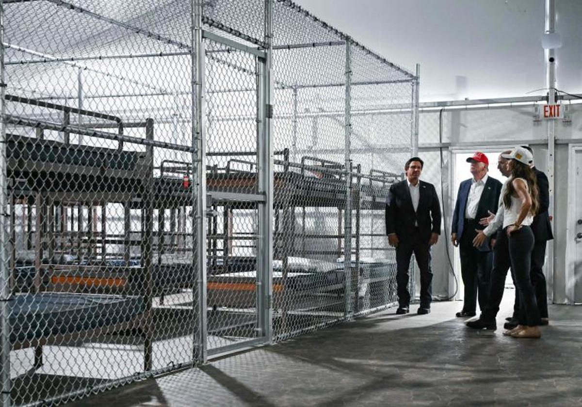 Donald Trump visitó el 1 de julio el centro de detención de migrantes 'Alligator Alcatraz'.