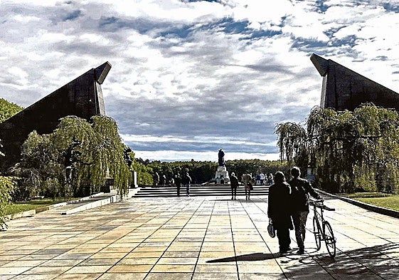 Monumento funerario en el parque de Treptow.