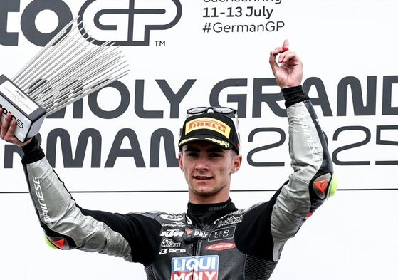 David Muñoz celebra su triunfo en Sachsenring.