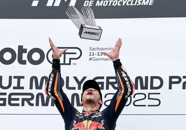 Deniz Öncü gana una accidentada e inacabada carrera de Moto2