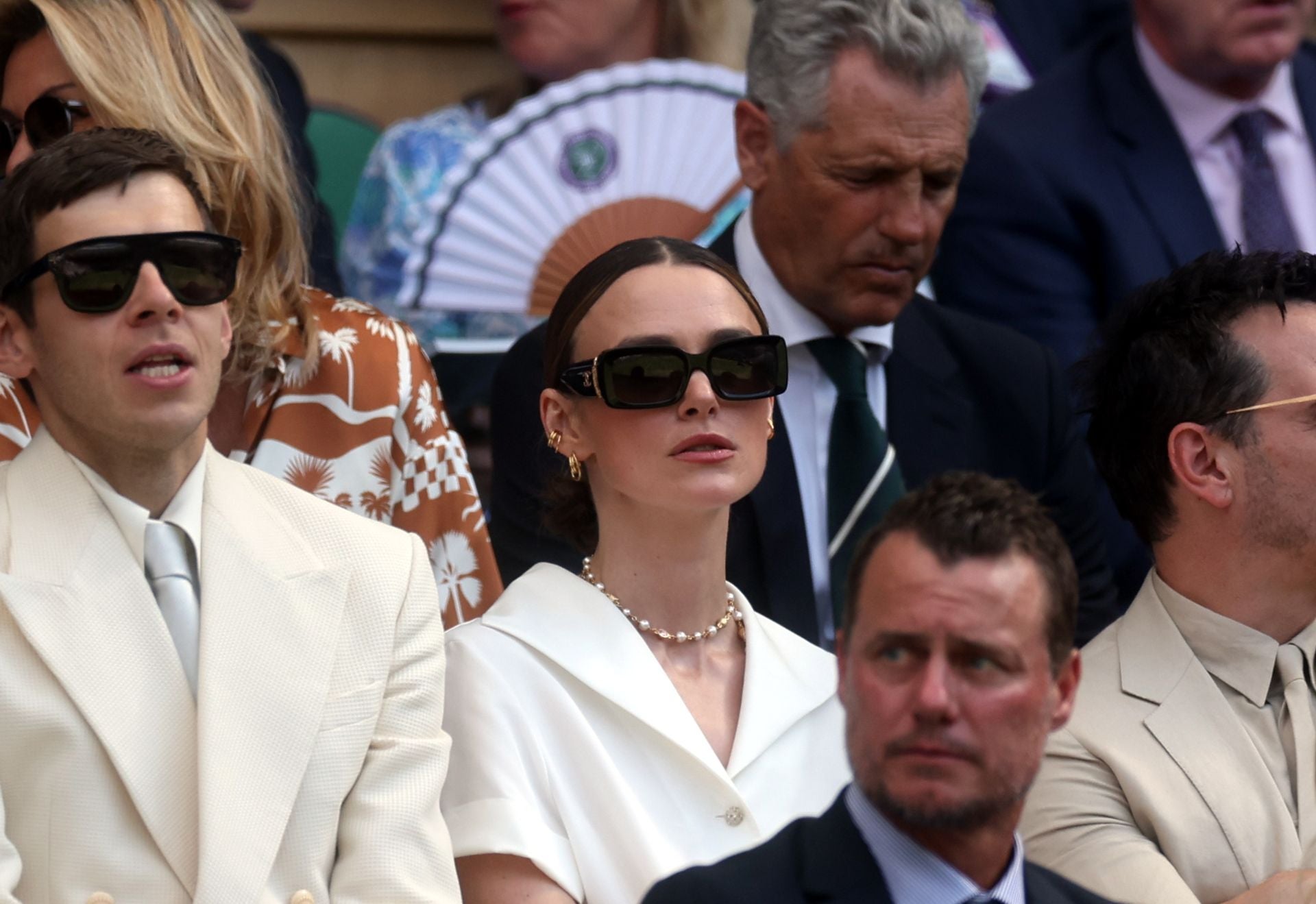 La actriz británica Keira Knightley sigue las evoluciones de la final entre Carlos Alcaraz y Jannik Sinner.