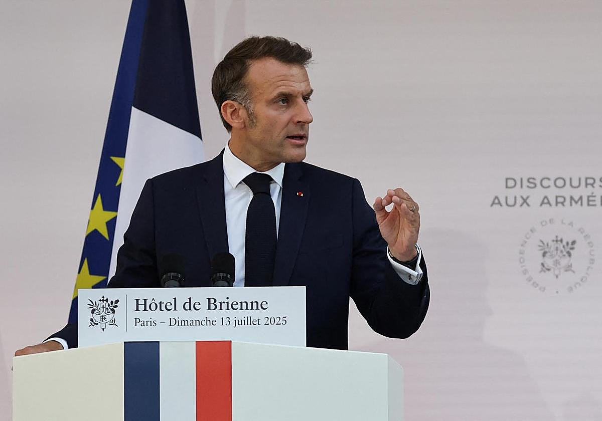 El presidente francés, Emmanuel Macron, durante su discurso de este domingo en el Hotel de Brienne, en París.