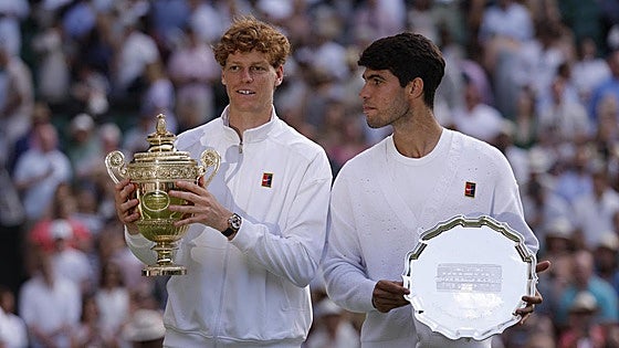Alcaraz sucumbe ante un Sinner intratable y entrega la corona de Wimbledon
