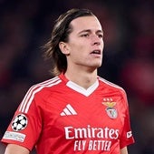 Álvaro Carreras jugando para el Benfica.