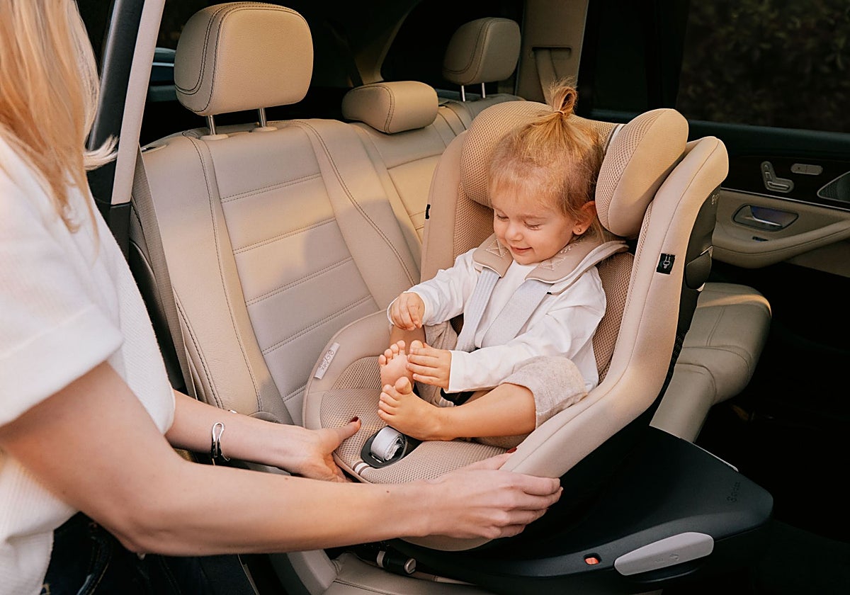 Viajes en coche con niños: 5 claves para evitar el calor y los atascos
